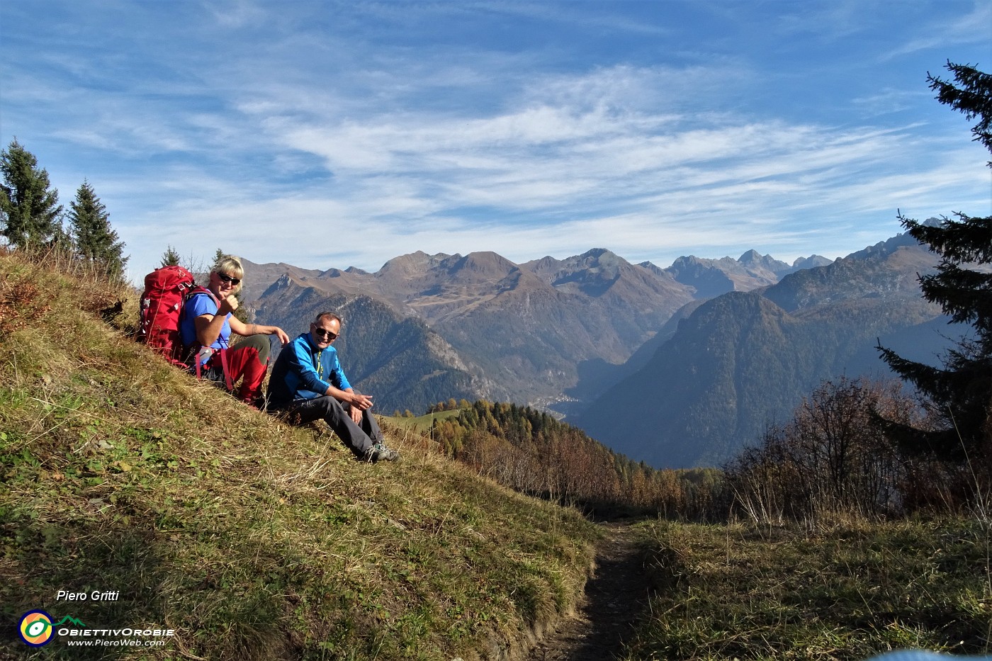 20 Splendida vista dal Forcolino di Torcola sulle Orobie brembane.JPG